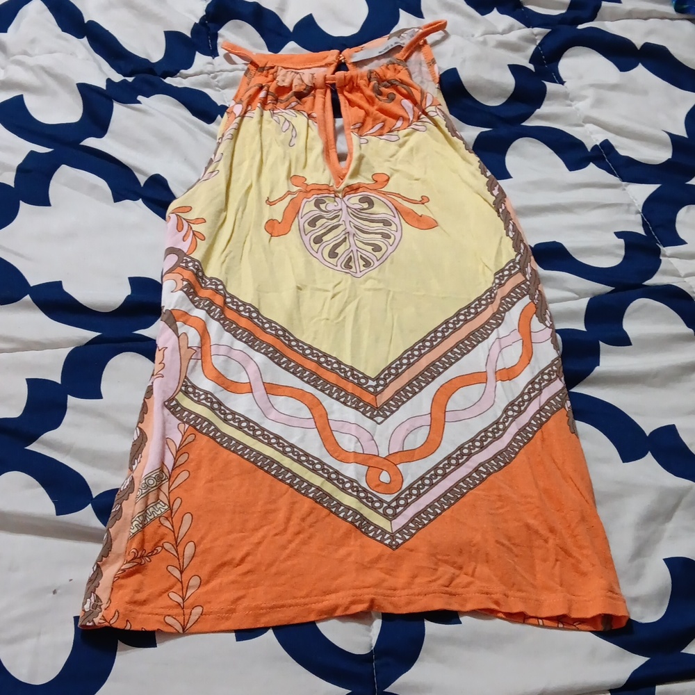 Cute and soft! Halter tank top w keyhole front and back